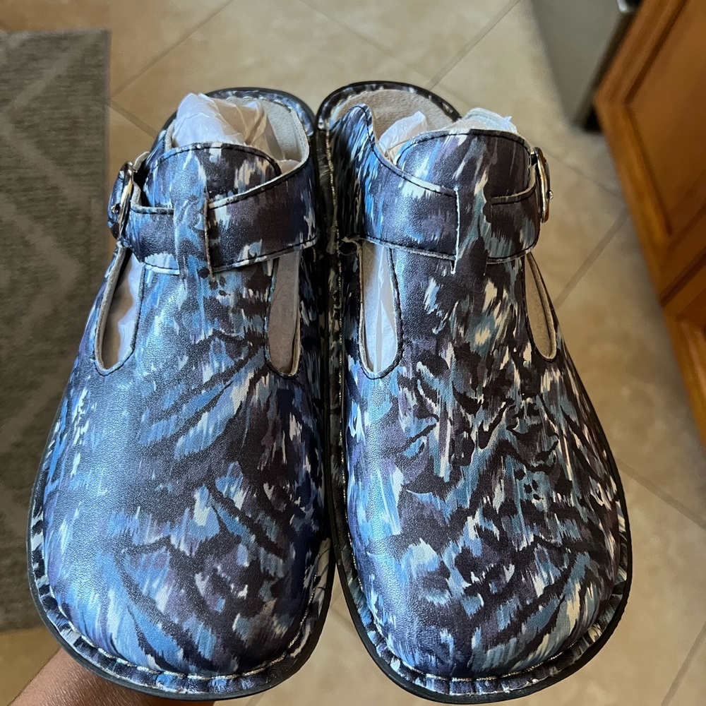 Algeria shoes